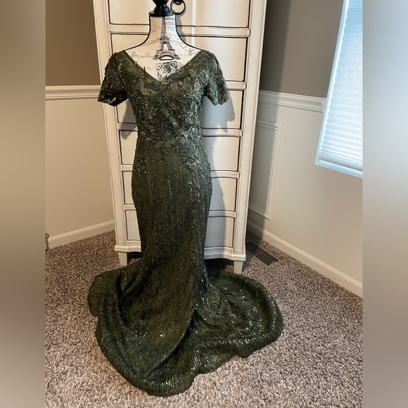 Mac Duggal 20282 Short Sleeve Embroidered Dress Gown Olive Sz 4 $798 - Picture 4 of 15